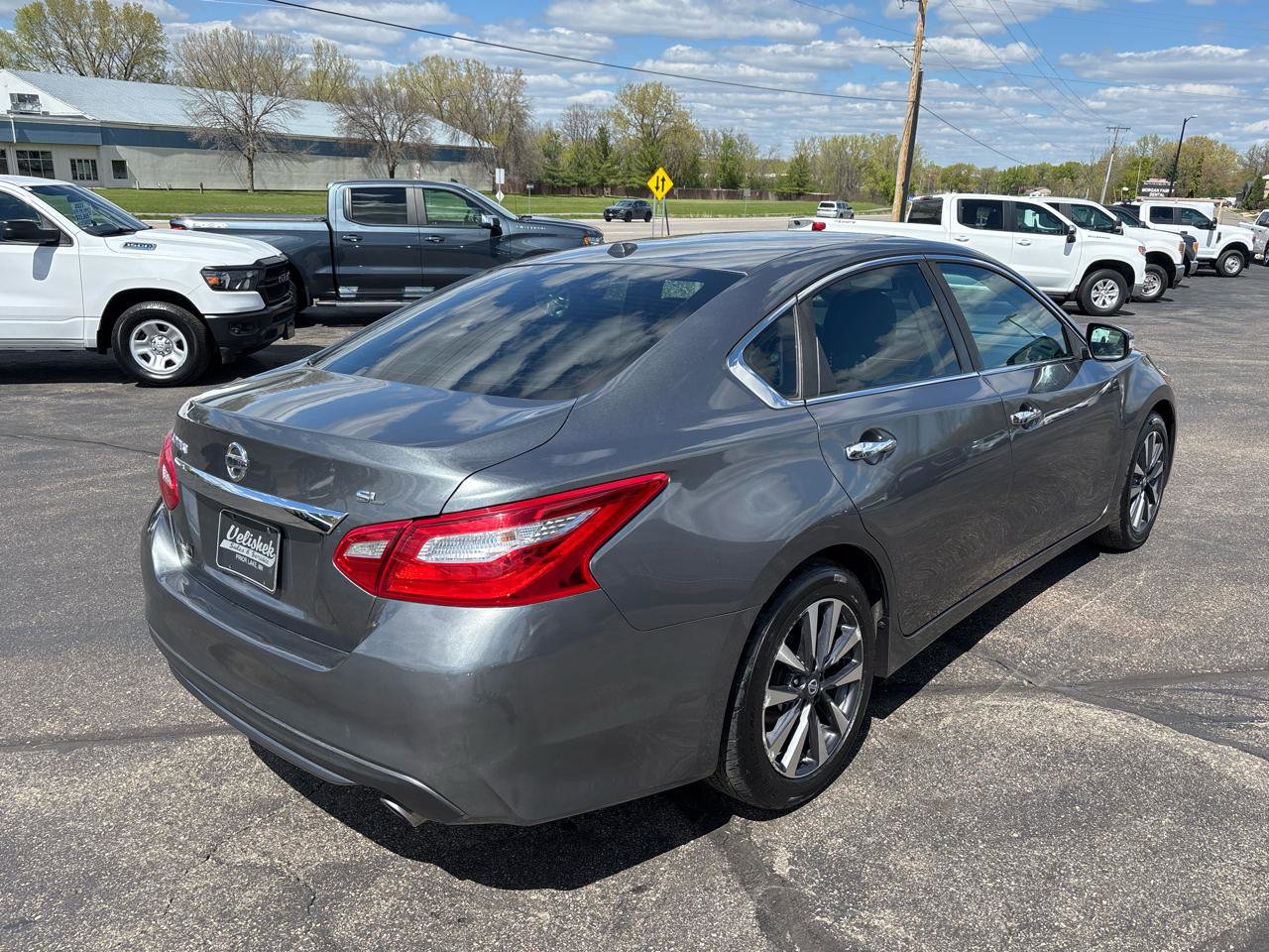 Used 2016 Nissan Altima 2.5 SL w/ 2.5 Technology w/LED Package FWD image 3