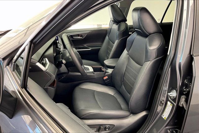 Used 2023 Toyota RAV4 Limited image 18