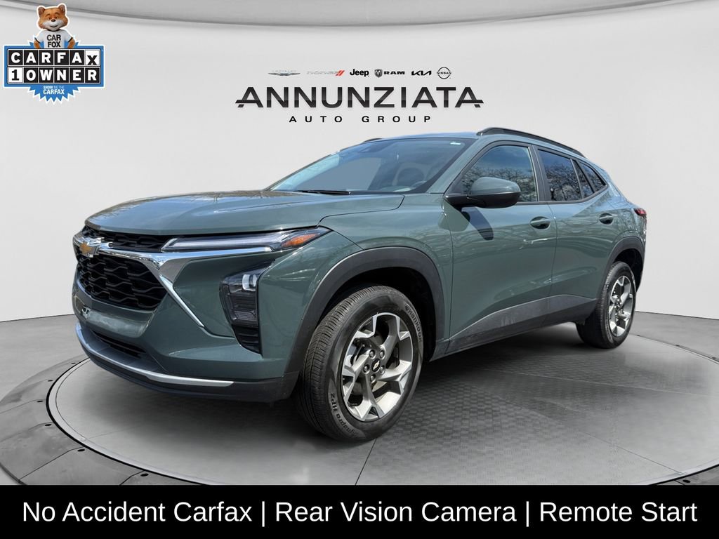 Used 2025 Chevrolet Trax LT FWD image 1