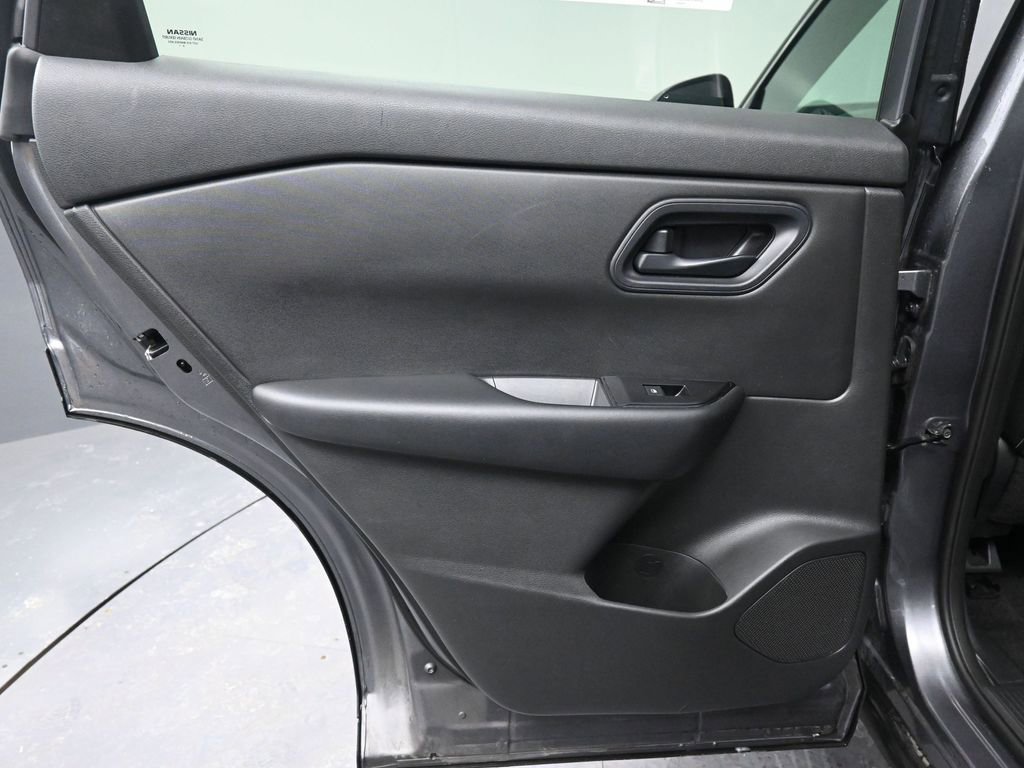 Used 2024 Nissan Rogue S image 25