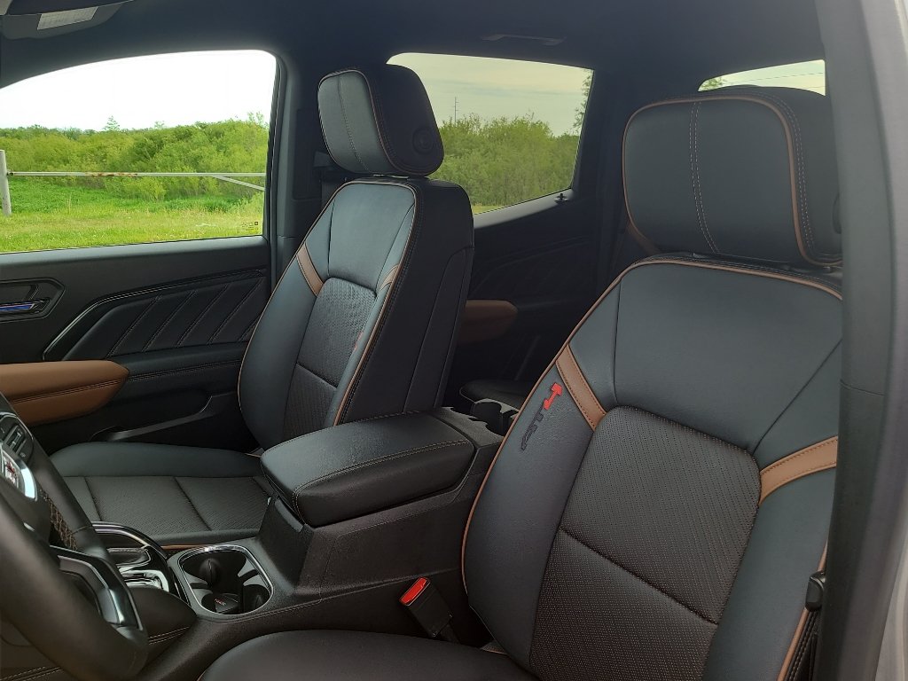 Used 2024 GMC Canyon AT4 w/ AT4 Premium Package AWD/4WD image 18