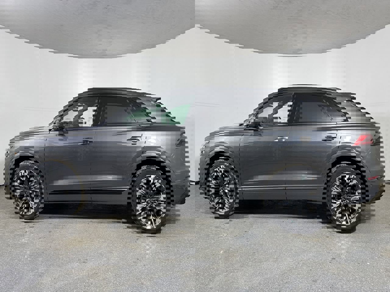 Used 2024 Audi Q8 Premium Plus w/ Premium Plus Package image 29