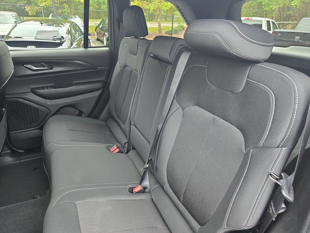 New 2025 Jeep Grand Cherokee Laredo image 14