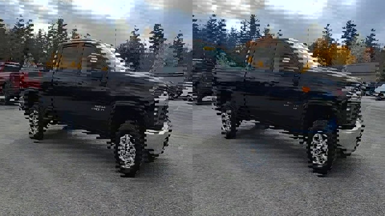 Used 2022 Chevrolet Silverado 2500 LT w/ Snow Plow Prep/Camper Package image 38