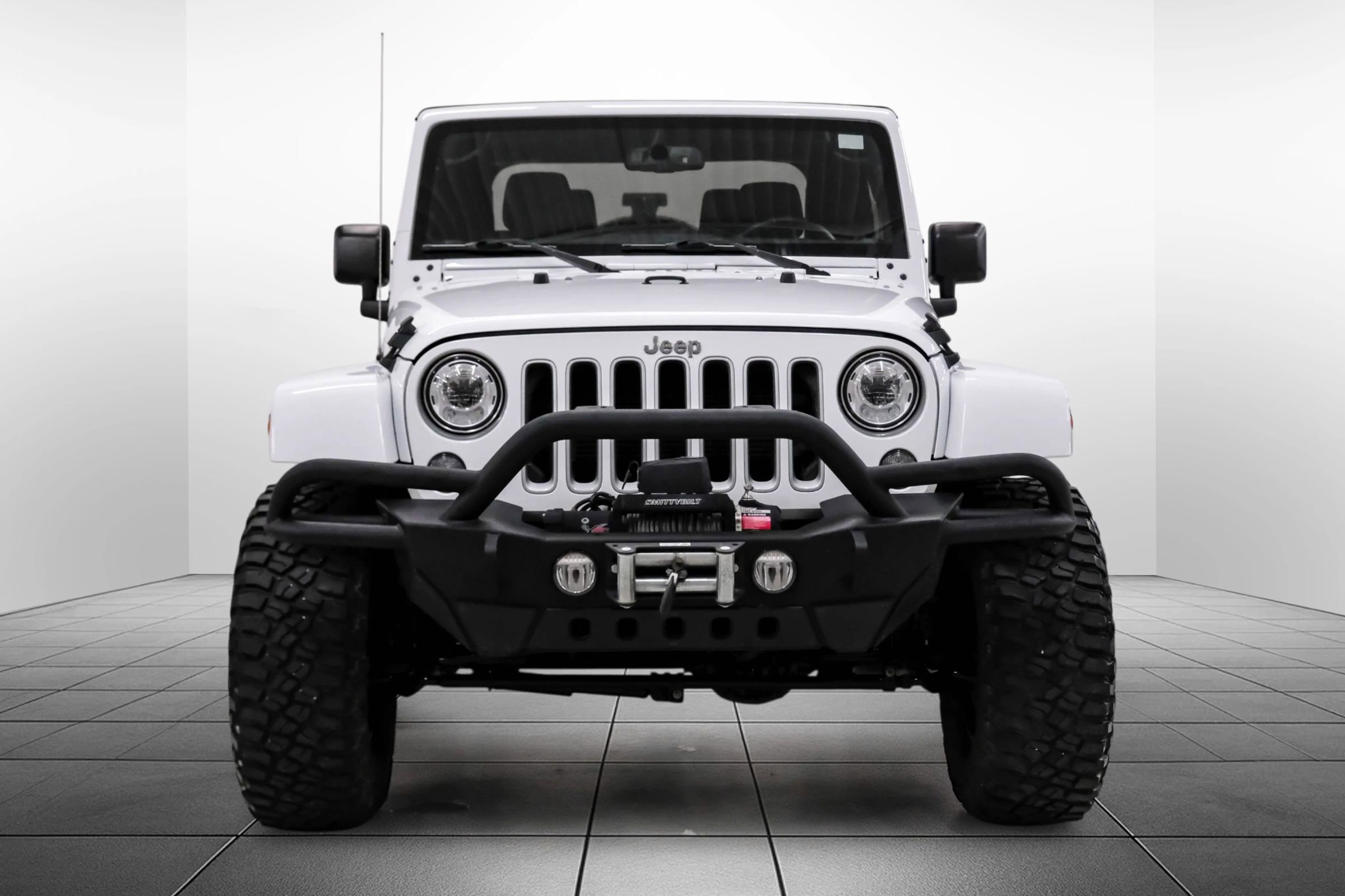 Used 2018 Jeep Wrangler Sahara w/ Connectivity Group AWD/4WD image 5