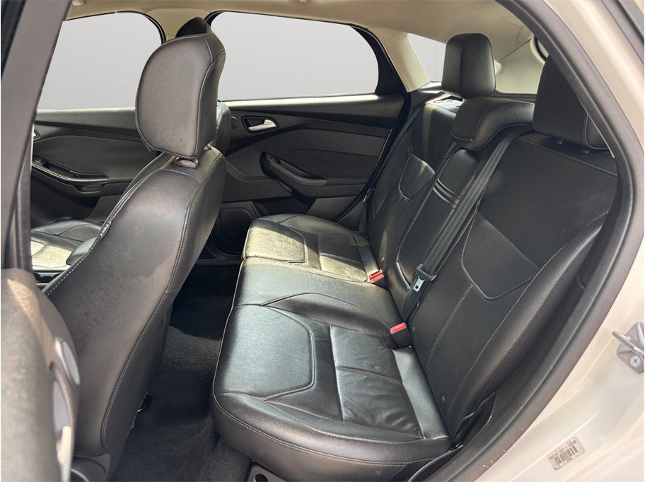 Used 2016 Ford Focus Titanium FWD image 35