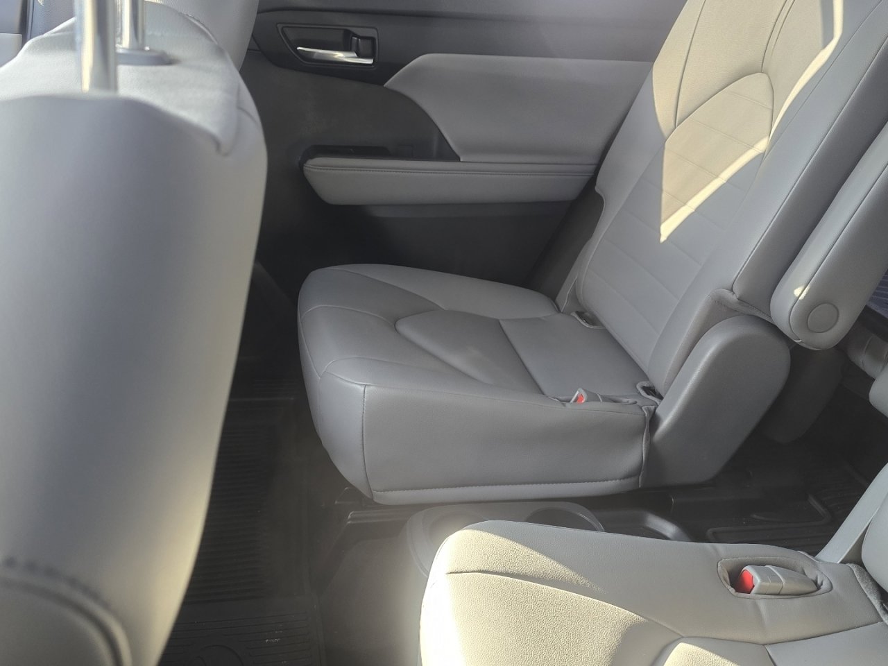 Used 2023 Toyota Highlander XLE image 20