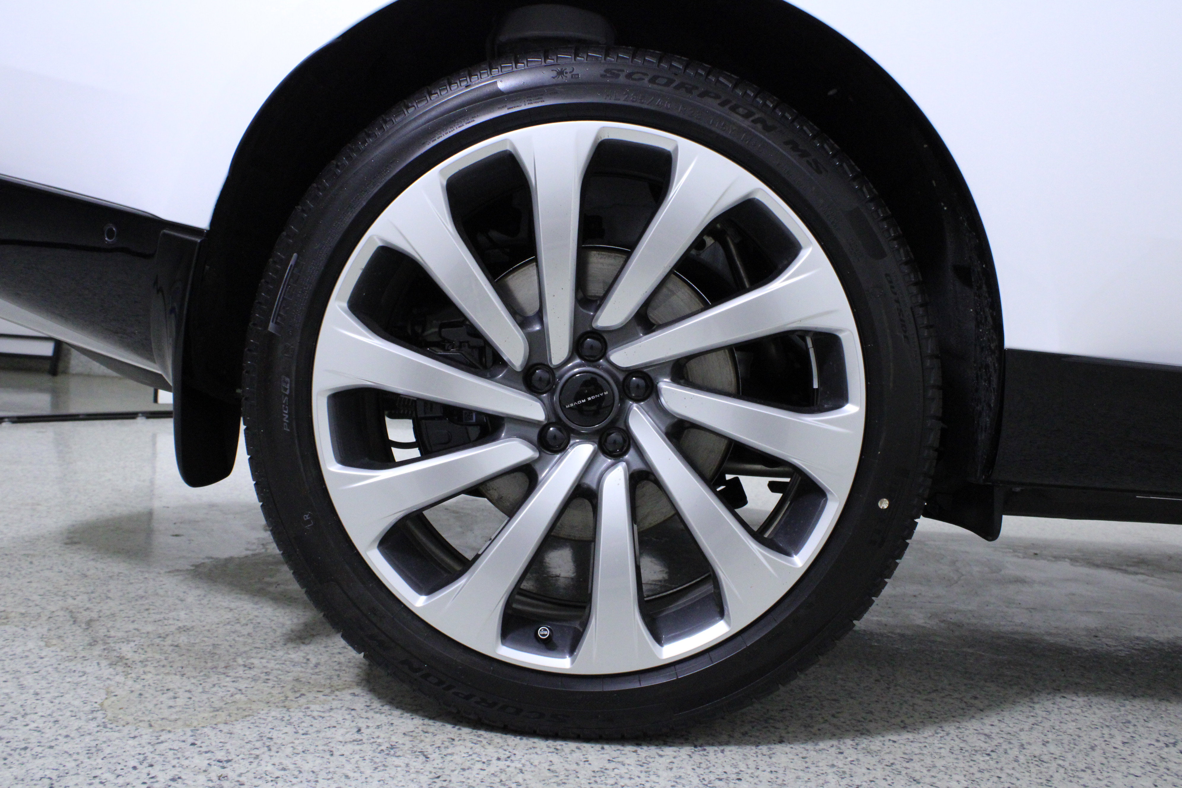 New 2026 Land Rover Range Rover SE image 8