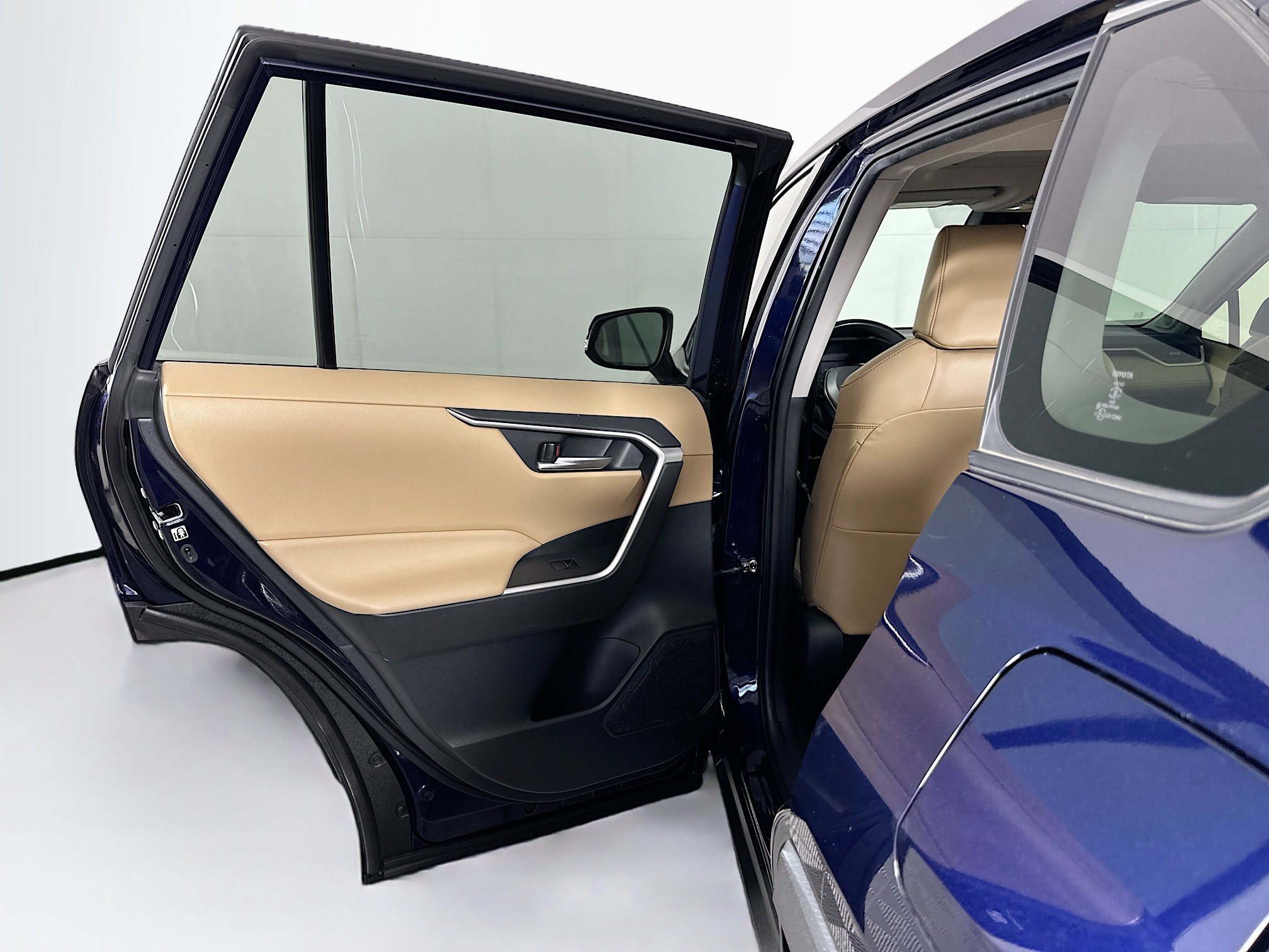 Used 2020 Toyota RAV4 XLE Premium AWD/4WD image 26