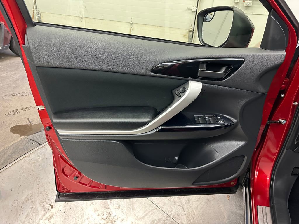 Used 2022 Mitsubishi Eclipse Cross LE image 19
