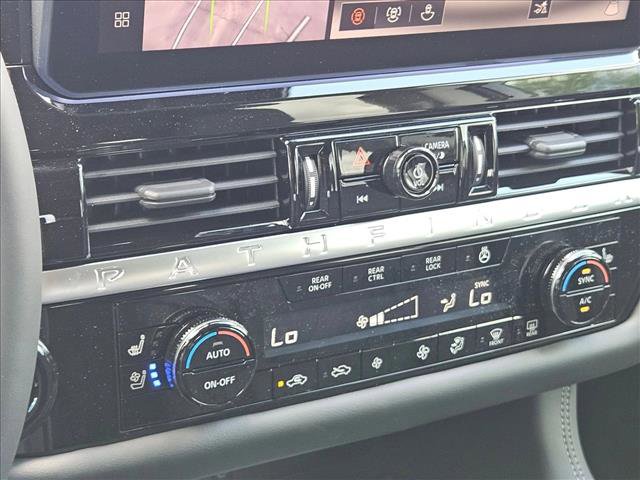 Used 2017 Ford Explorer XLT w/ Equipment Group 202A FWD image 10