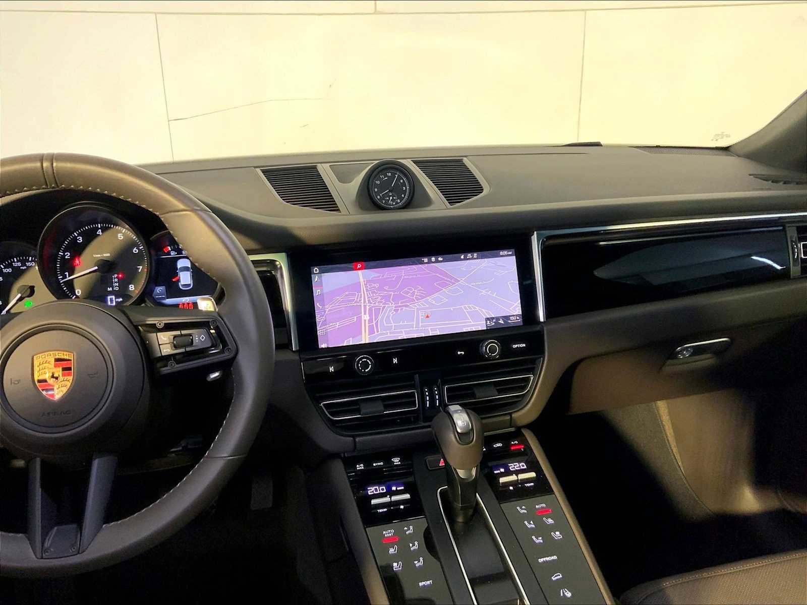 Certified 2023 Porsche Macan image 16