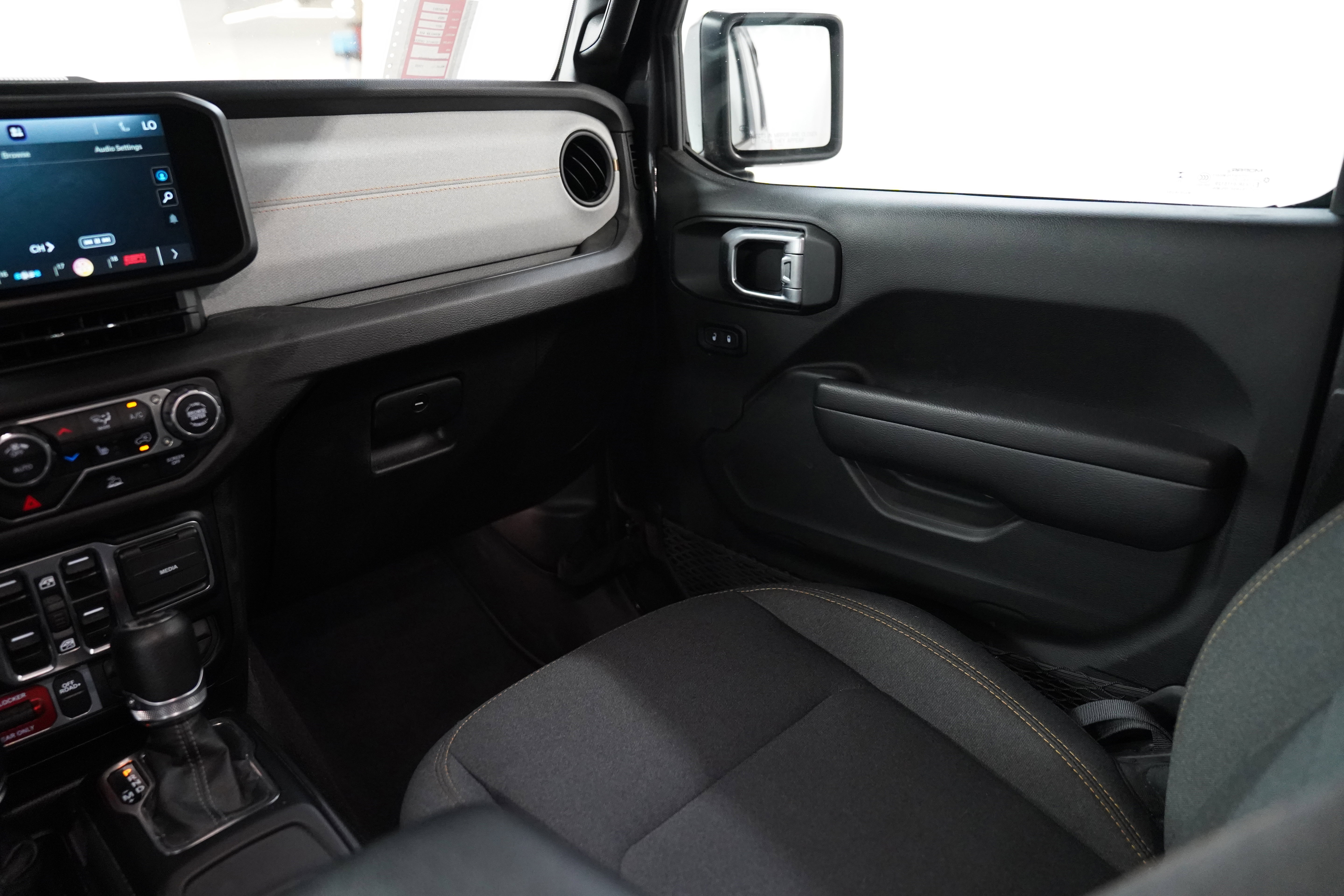 Used 2024 Jeep Wrangler Unlimited AWD/4WD image 13