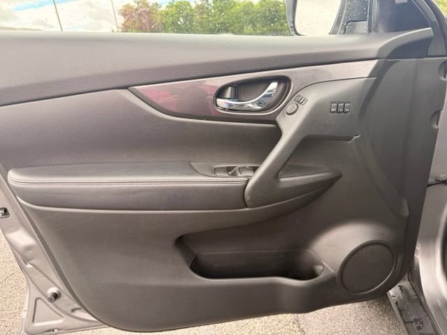 Certified 2020 Nissan Rogue SV w/ Sun & Sound Touring Package AWD/4WD image 10