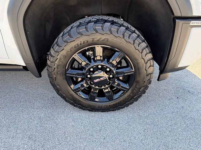 Used 2024 GMC Sierra 2500 AT4 w/ AT4 Premium Plus Package AWD/4WD image 9