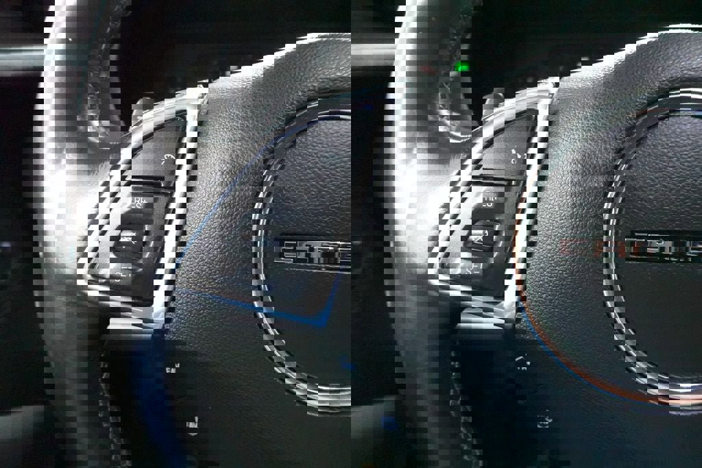 Used 2019 Chevrolet Camaro LT RWD image 10