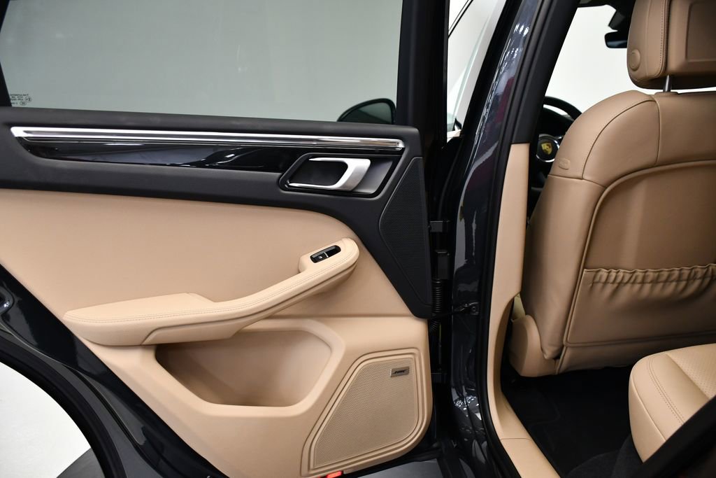 Certified 2025 Porsche Macan image 40