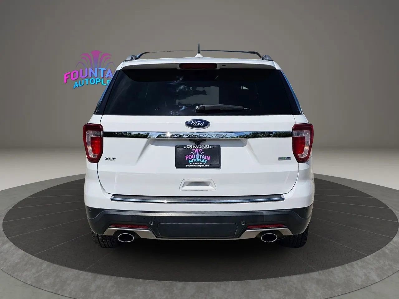 Used 2018 Ford Explorer XLT w/ Equipment Group 202A AWD/4WD image 4