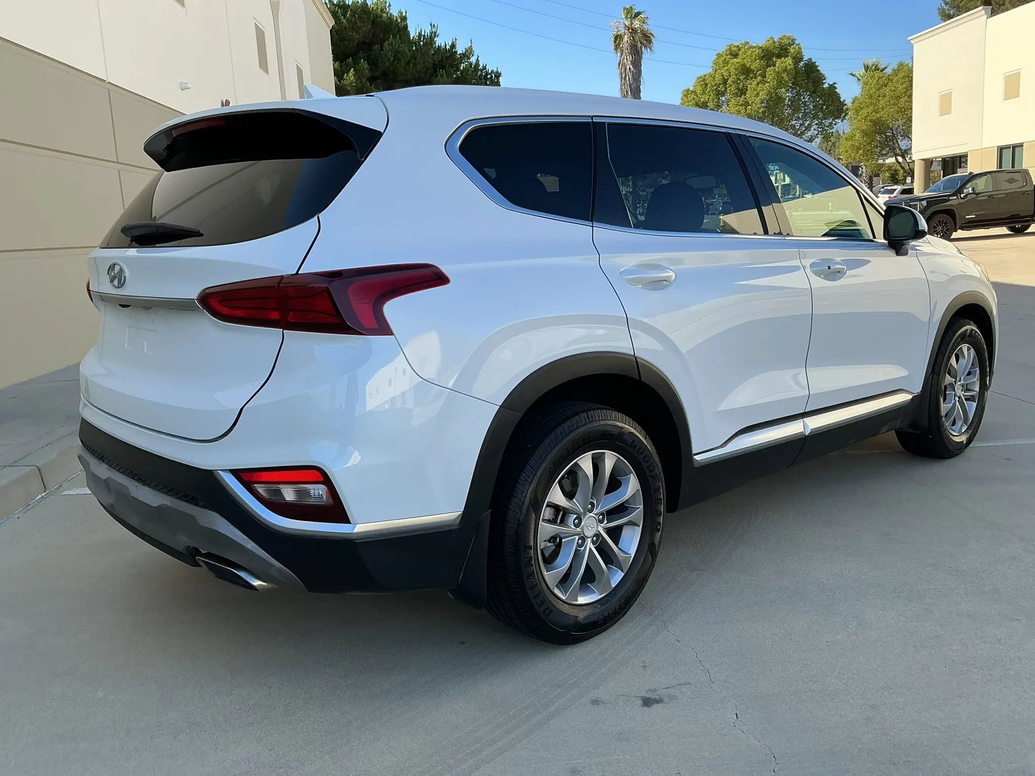 Used 2019 Hyundai Santa Fe SEL FWD image 5