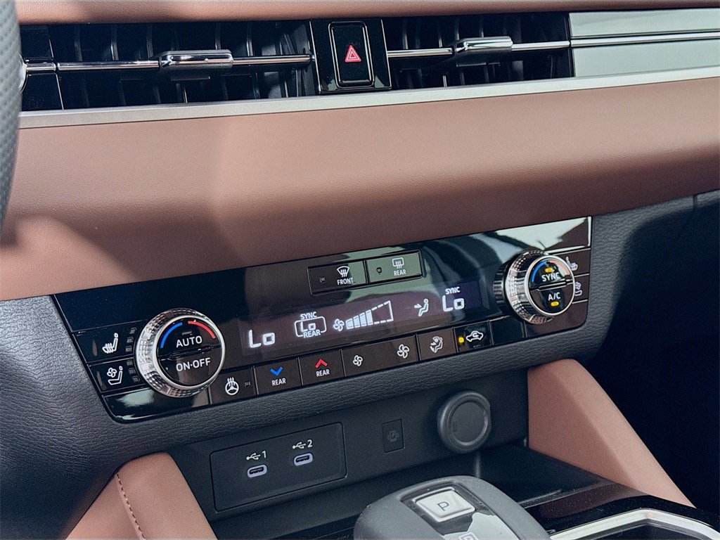 New 2025 Mitsubishi Outlander SEL image 16