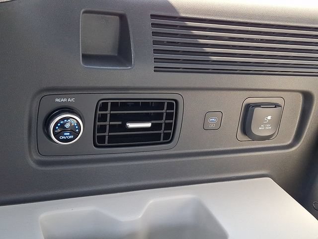 Used 2025 Hyundai Santa Fe Limited AWD/4WD image 11