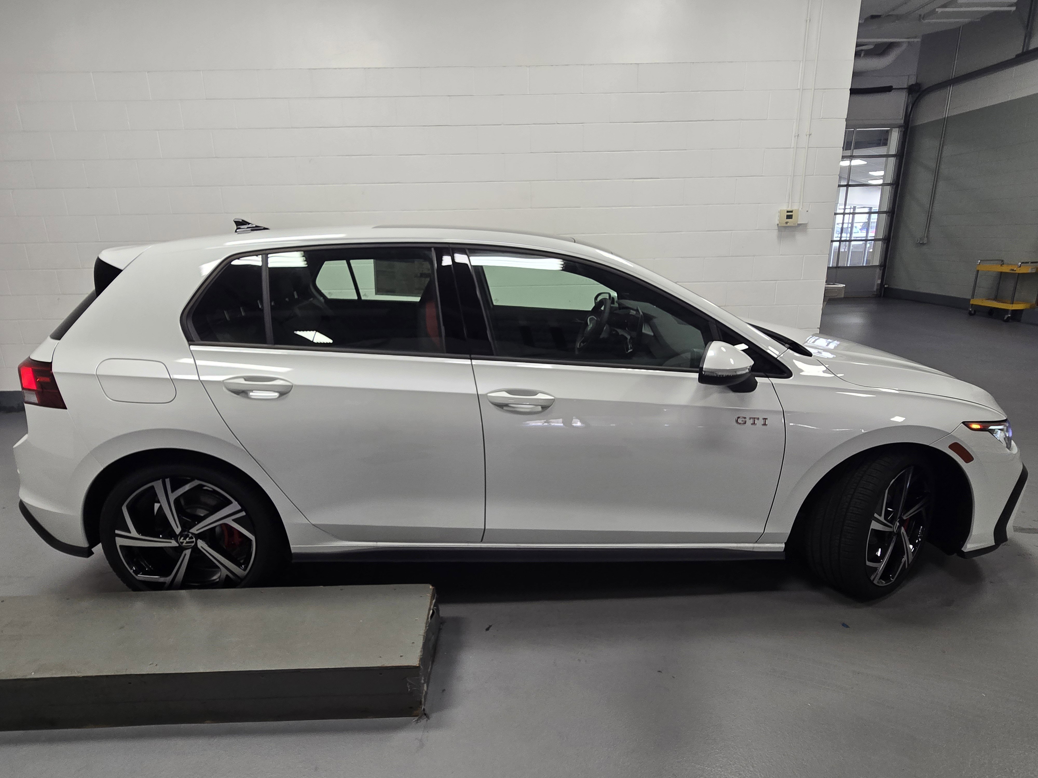 New 2025 Volkswagen GTI SE image 3