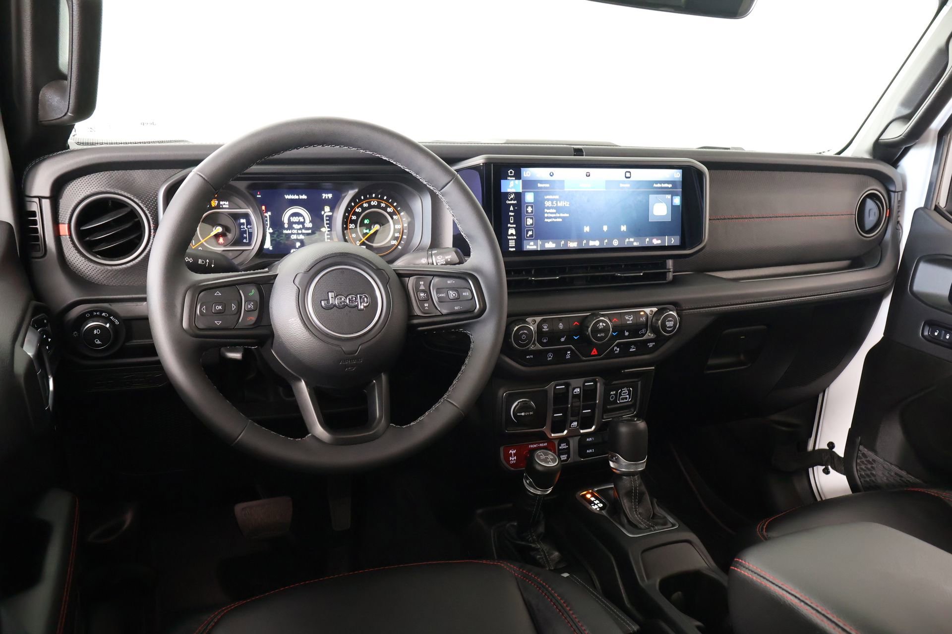 Used 2025 Jeep Gladiator Rubicon AWD/4WD image 2