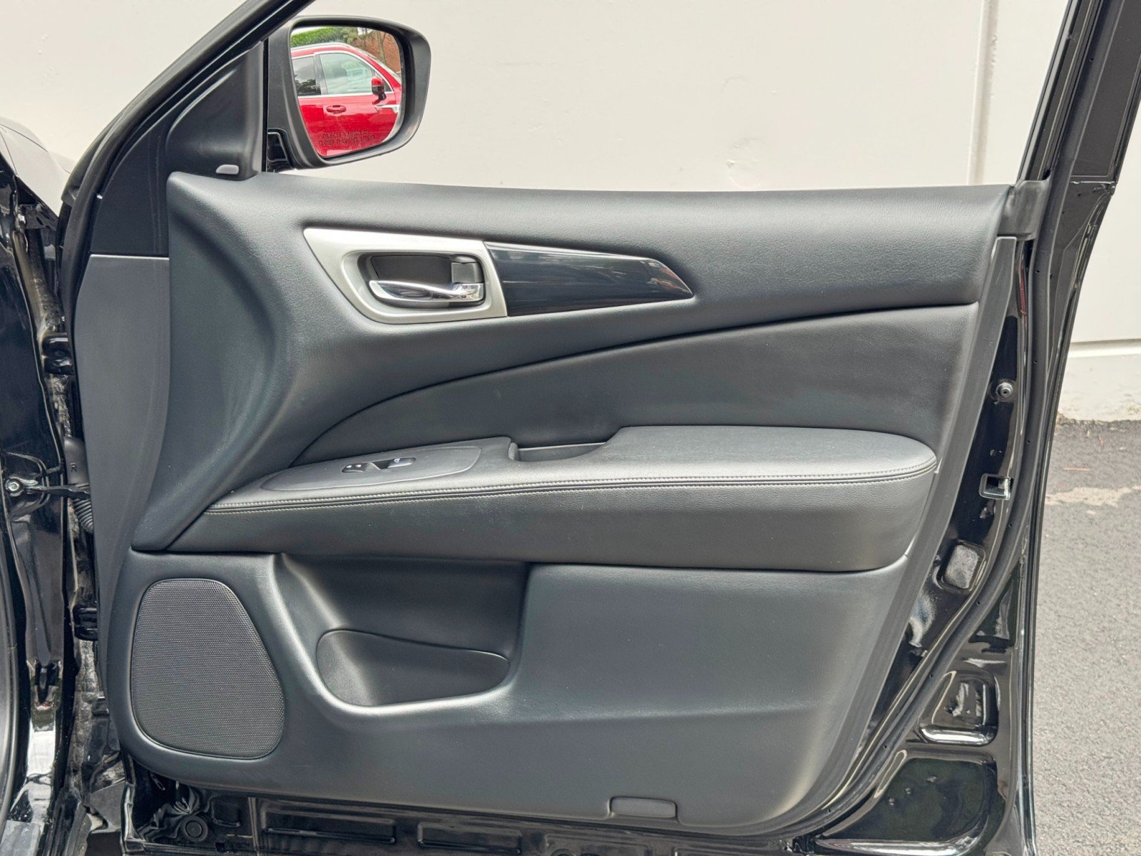 Used 2019 Nissan Pathfinder SV FWD image 39