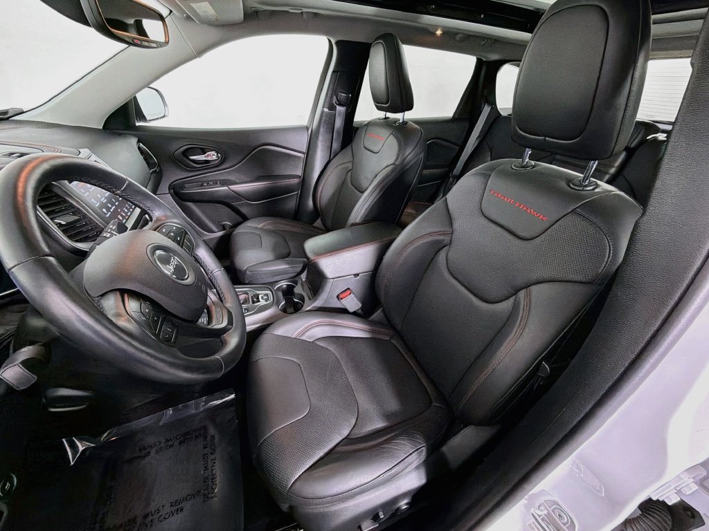 Used 2019 Jeep Cherokee Trailhawk AWD/4WD image 21