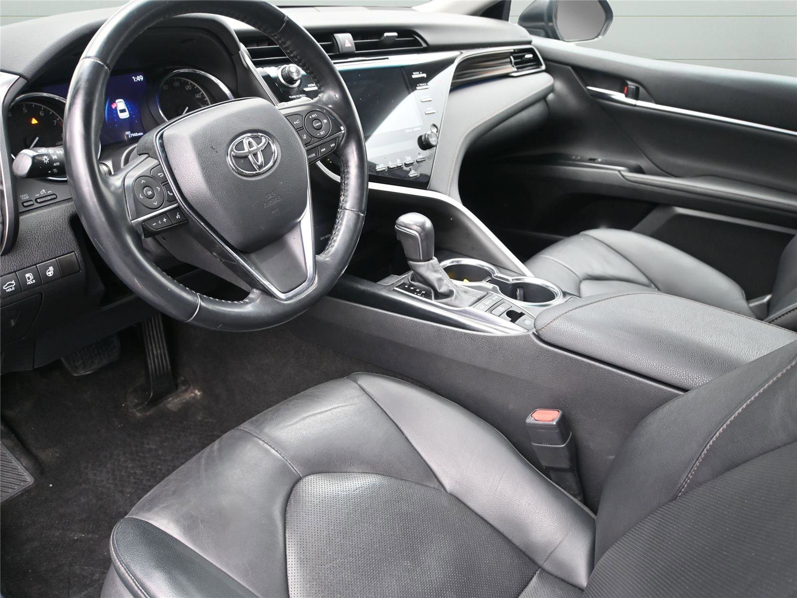 Used 2020 Toyota Camry XLE image 2