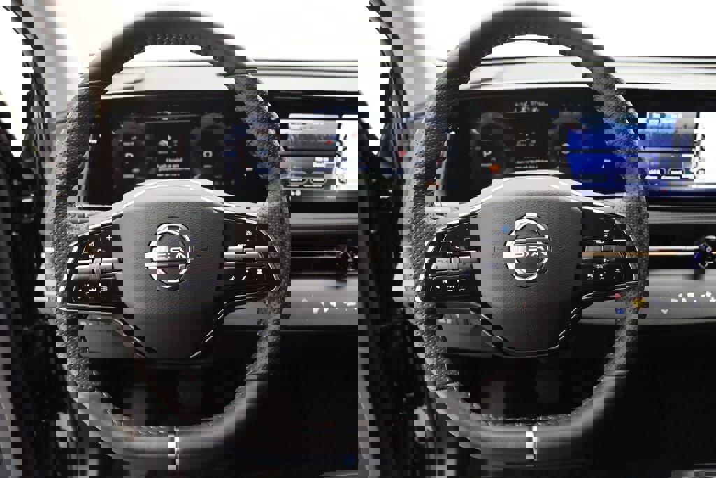 Used 2024 Nissan Ariya AWD image 18