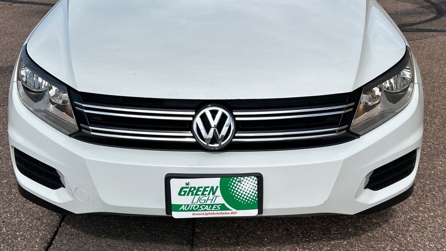 Used 2017 Volkswagen Tiguan S image 17