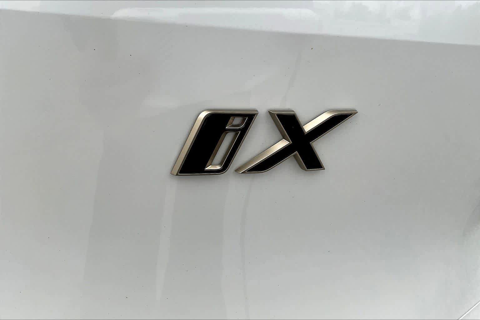Certified 2024 BMW iX M60 image 32