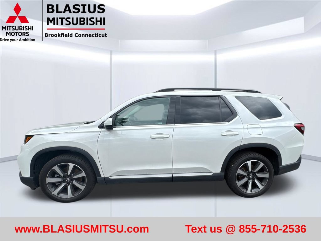 Used 2023 Honda Pilot Touring image 6