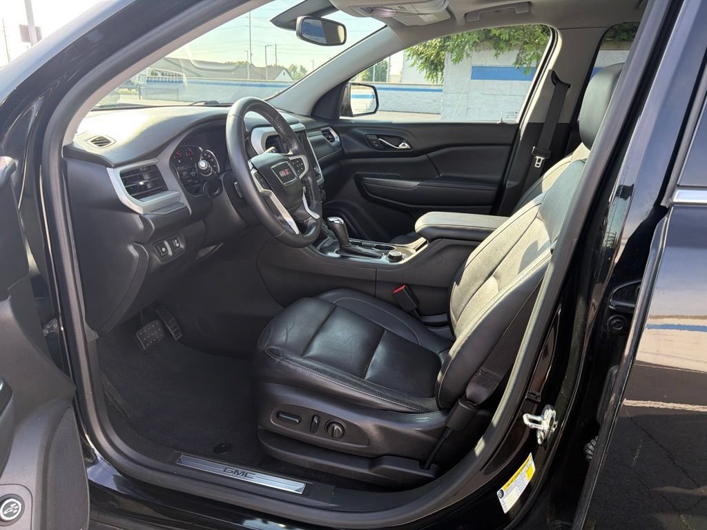 Used 2017 GMC Acadia SLT w/ LPO, Cargo Package FWD image 17