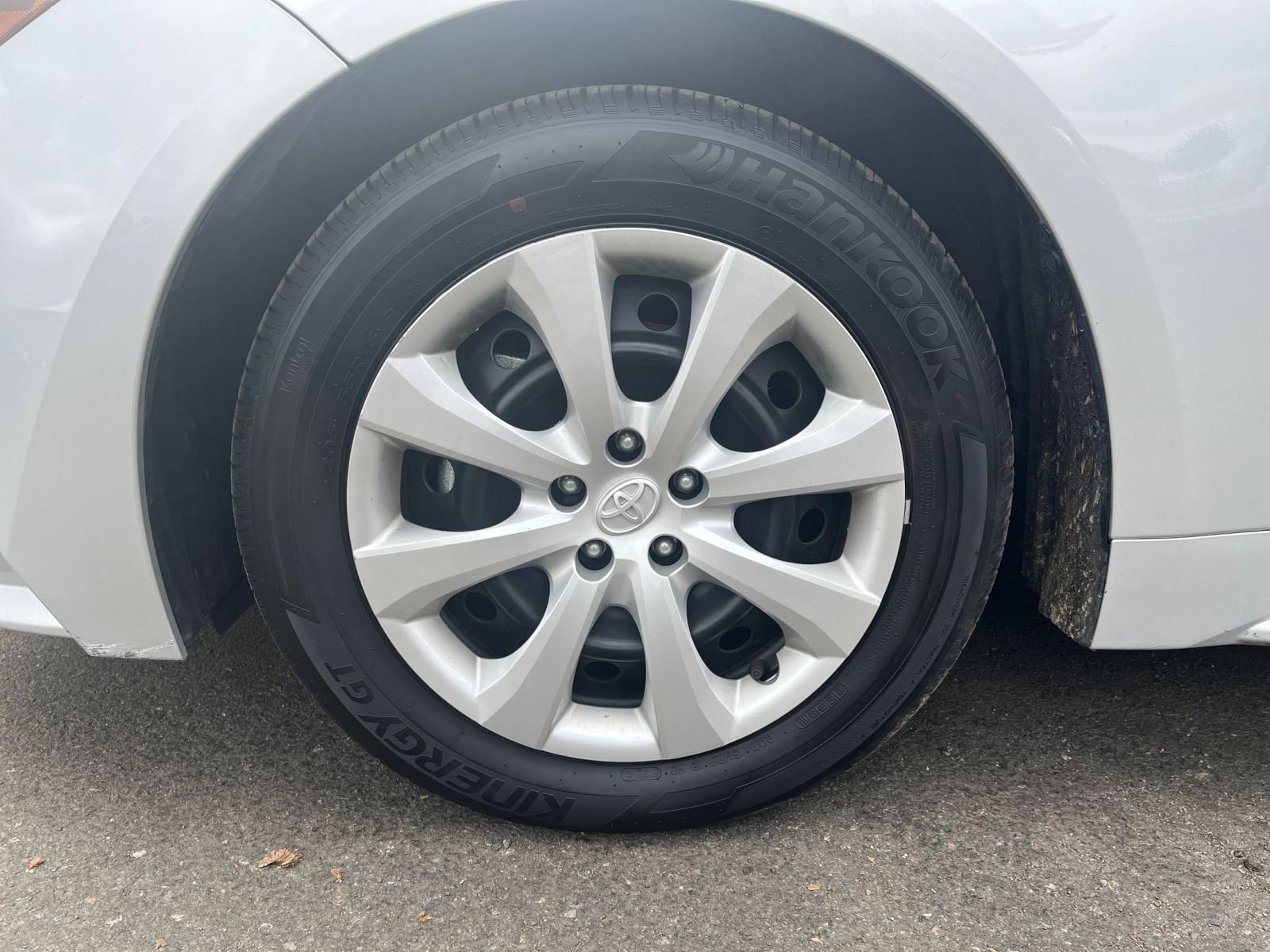Used 2025 Toyota Corolla LE FWD image 28