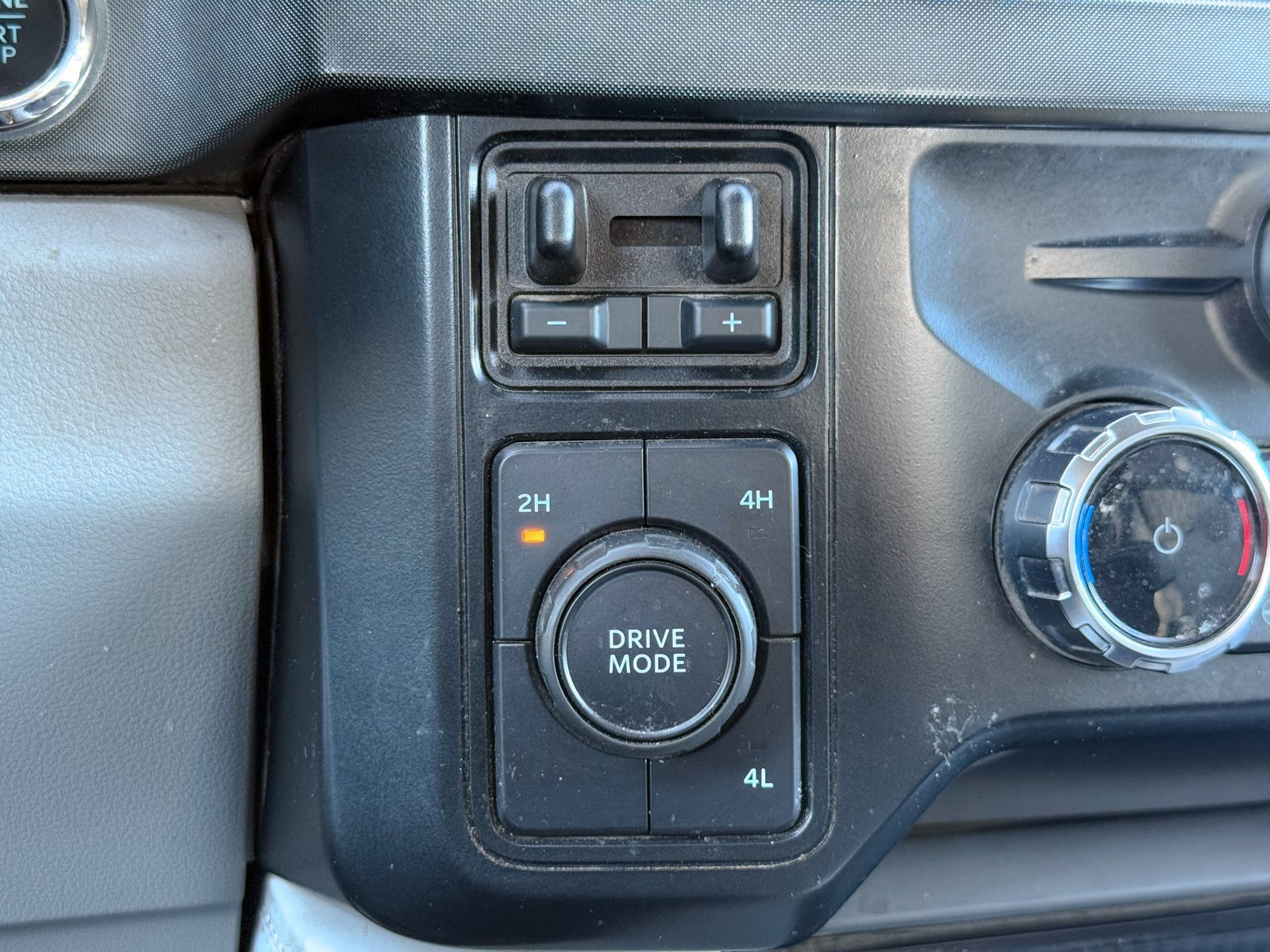 Certified 2024 Ford F350 Limited image 27