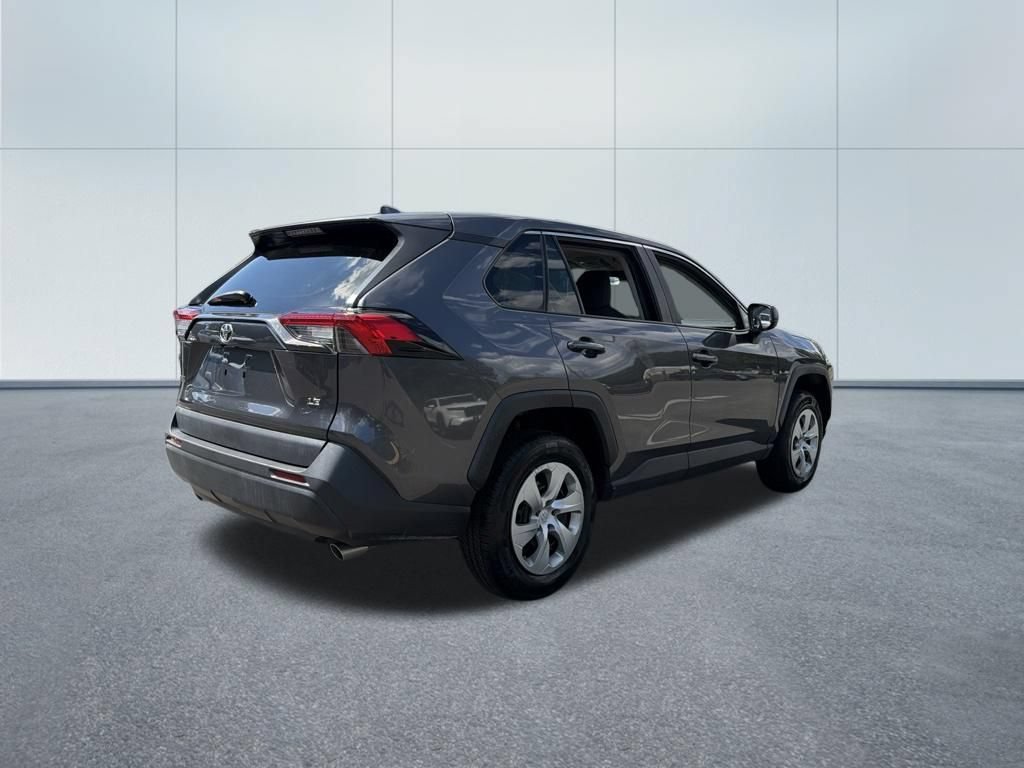 Used 2022 Toyota RAV4 LE FWD image 5