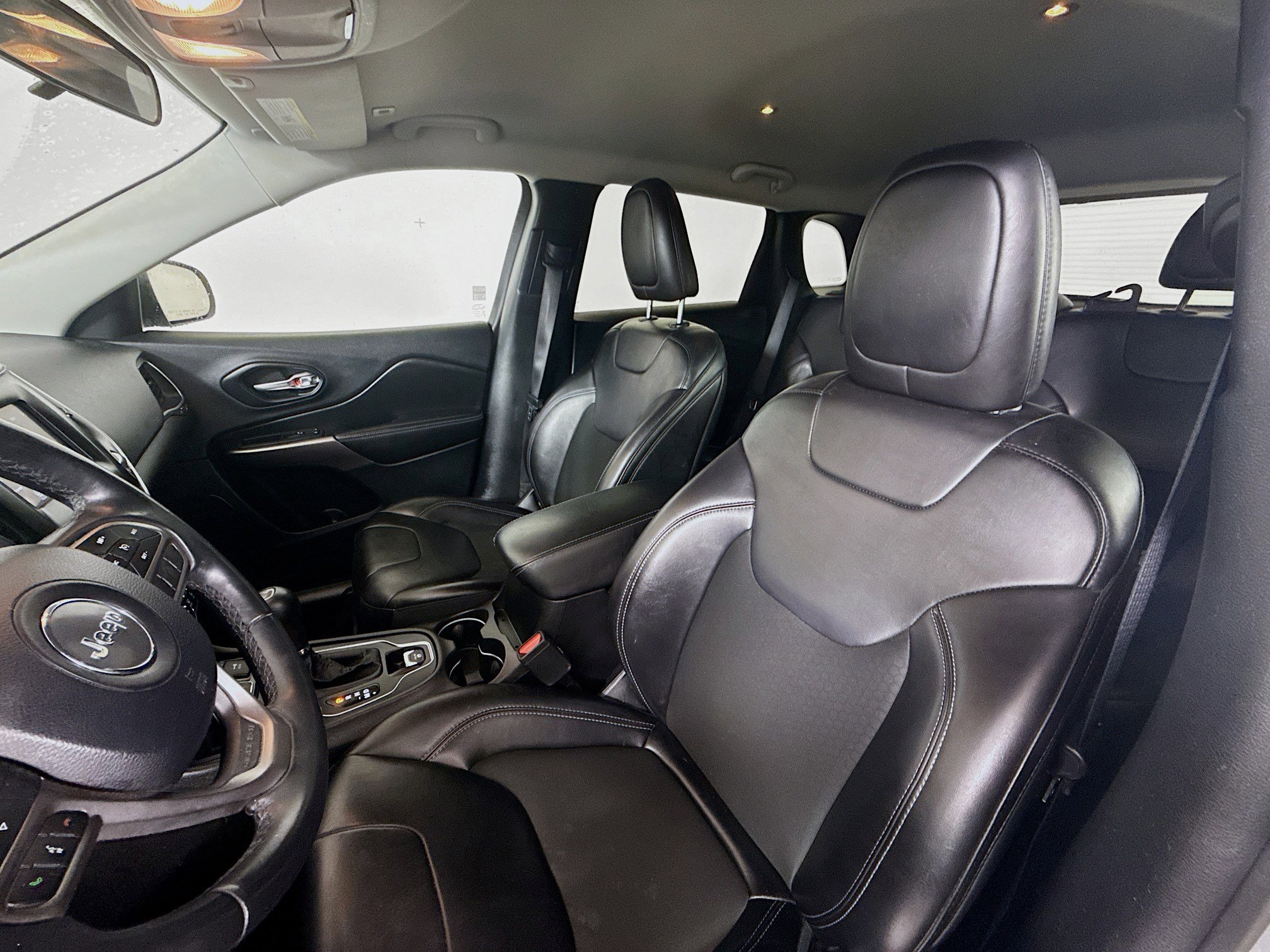 Used 2019 Jeep Cherokee Latitude Plus image 11