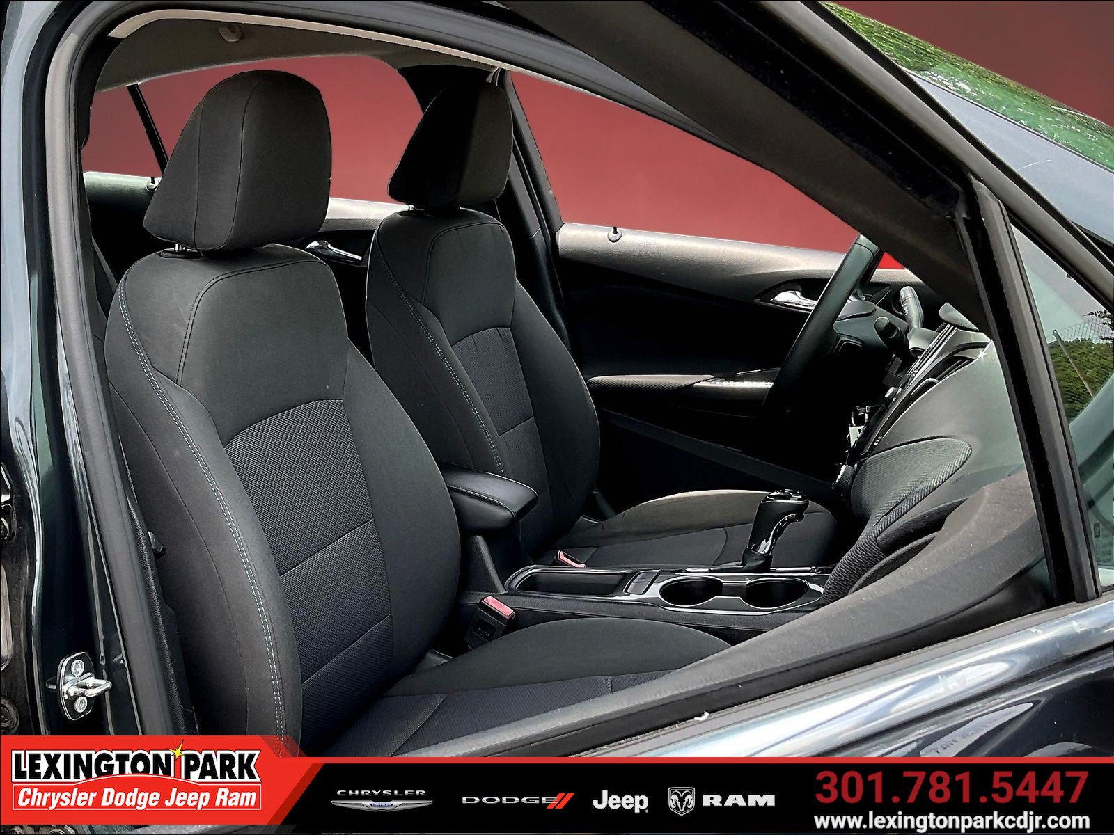 Used 2017 Chevrolet Cruze LT FWD image 28