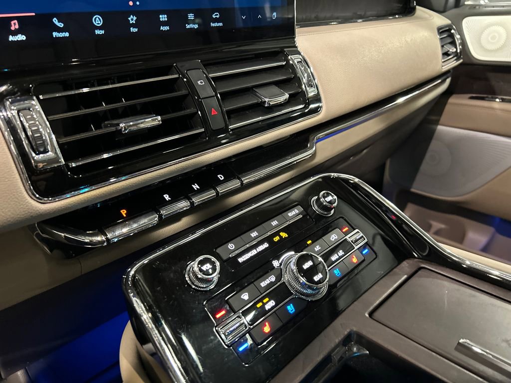 Used 2023 Lincoln Navigator L Reserve AWD/4WD image 17