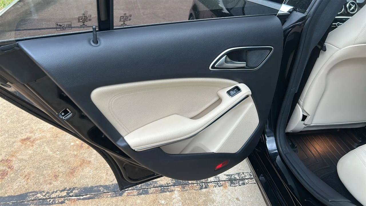 Used 2014 Mercedes-Benz CLA 250 image 37