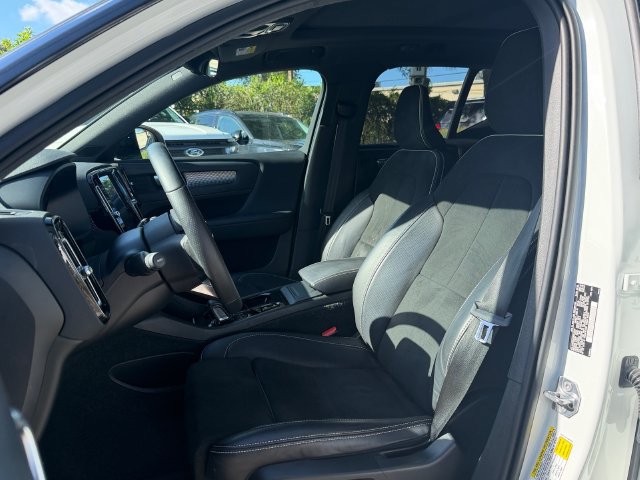 Used 2021 Volvo XC40 T5 R-Design w/ Protection Package Premier AWD/4WD image 9