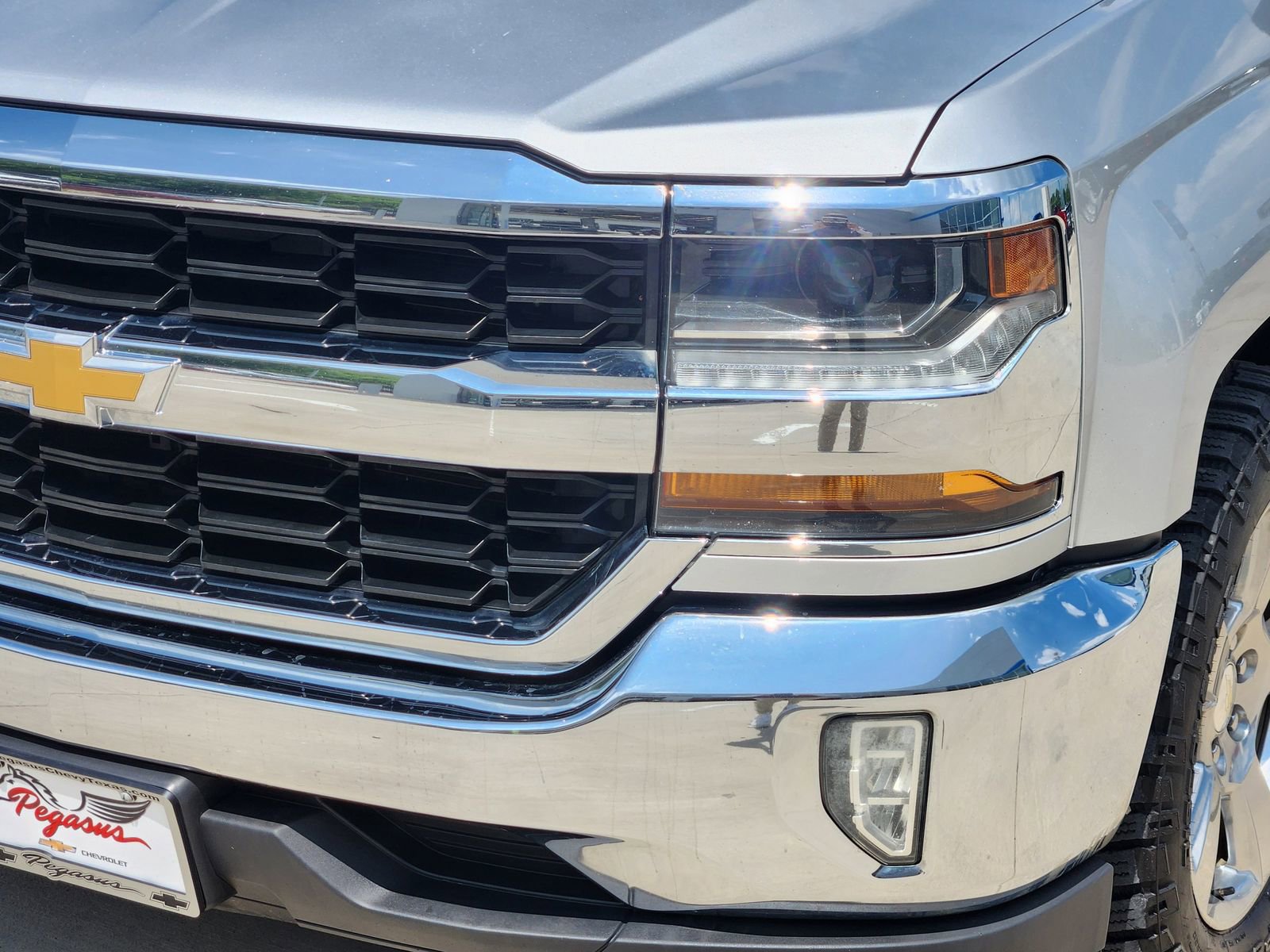 Used 2018 Chevrolet Silverado 1500 LT w/ Texas Edition RWD image 9
