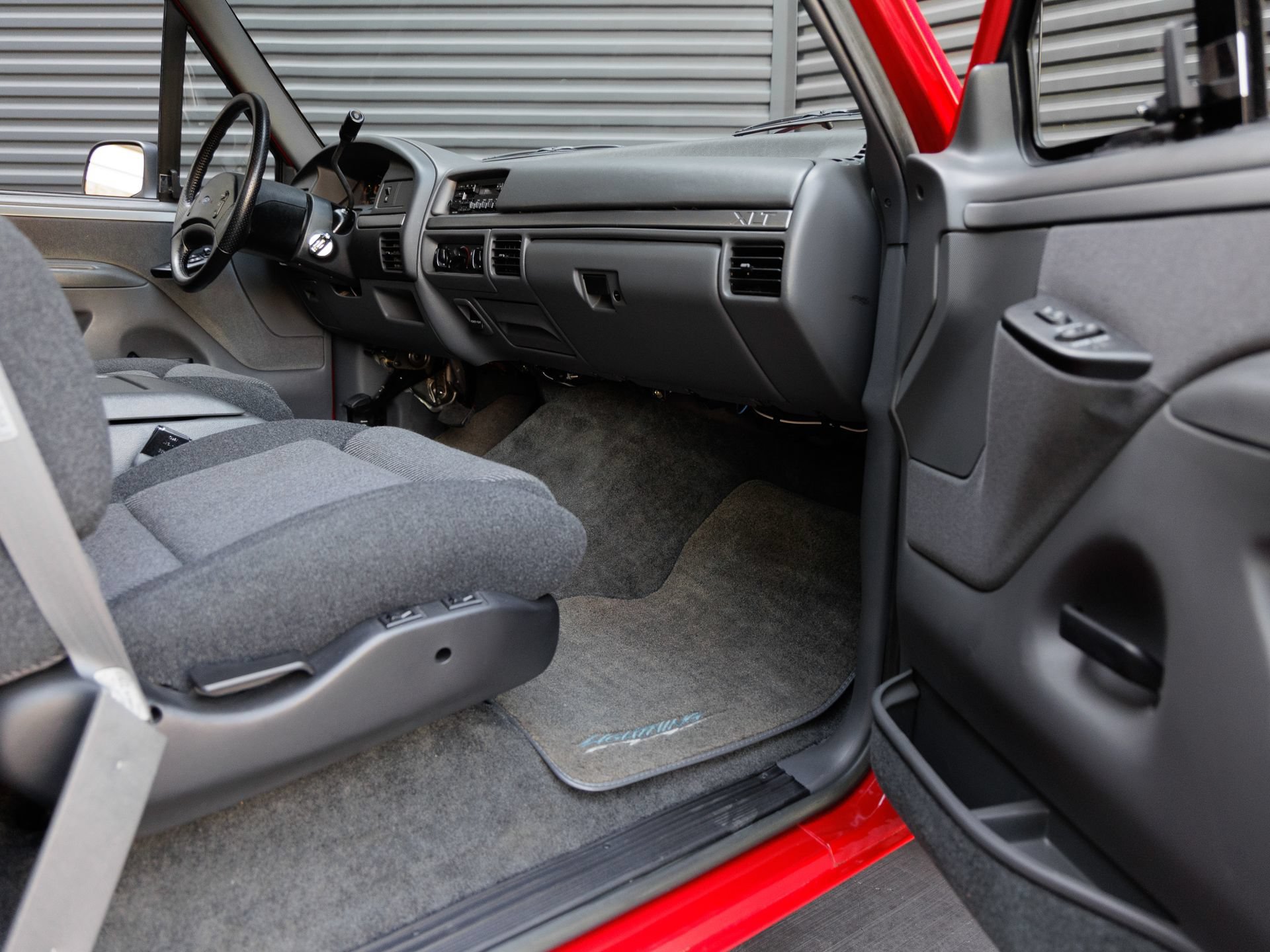 Used 1993 Ford F150 Lightning RWD image 37