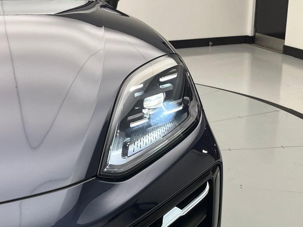 Used 2025 Porsche Cayenne image 48