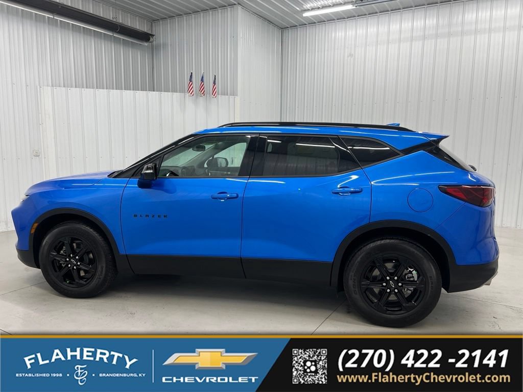 Used 2025 Chevrolet Blazer LT w/ Midnight/Sport Edition FWD image 5