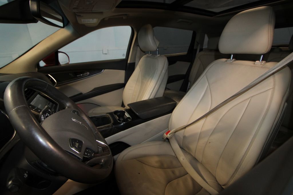 Used 2016 Lincoln MKX Reserve w/ Driver Assistance Package image 4