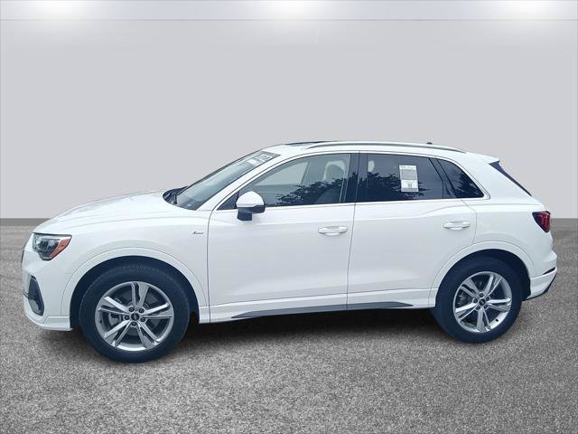 Certified 2022 Audi Q3 2.0T Premium w/ Convenience Package AWD/4WD image 3
