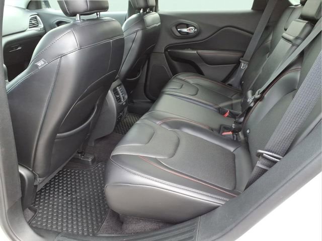 Used 2019 Jeep Cherokee Trailhawk image 14